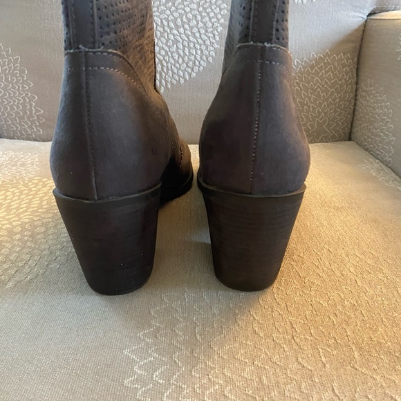 Arizona Jean Company Heeled Boots - Picture 6 of 7